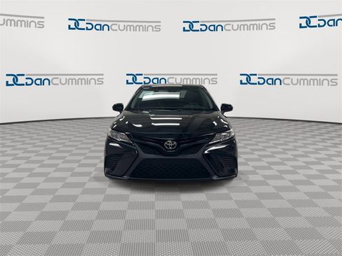 Used 2020 Toyota Camry SE image 3