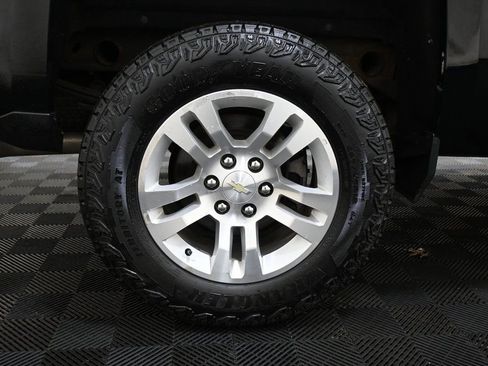 Used 2018 Chevrolet Silverado 1500 LT w/ All Star Edition image 34