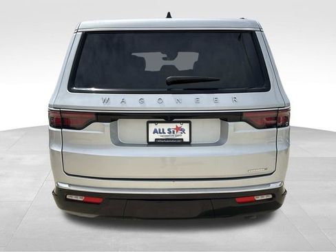 Used 2024 Jeep Wagoneer L Series II w/ Flexible Seating Group RWD image 8