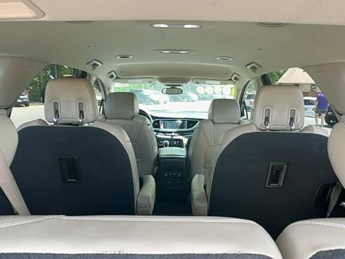 Used 2018 Buick Enclave Essence FWD image 10