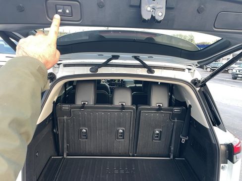 Used 2025 Nissan Pathfinder Platinum image 21