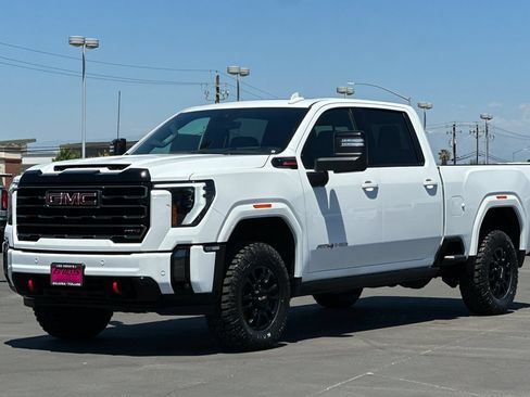 Used 2024 GMC Sierra 2500 AT4 w/ AT4 Premium Plus Package AWD/4WD image 9
