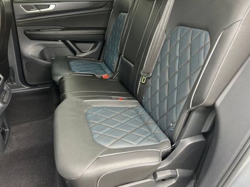 Used 2024 Volkswagen Atlas Cross Sport SEL Premium R-Line AWD/4WD image 16