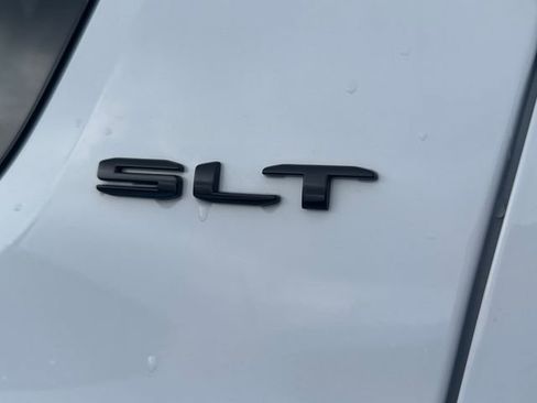 Used 2023 GMC Acadia SLT w/ Elevation Edition FWD image 4