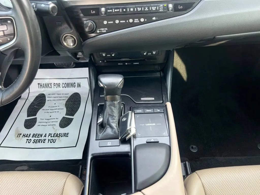 Used 2019 Lexus ES 350 w/ Premium Package FWD image 12