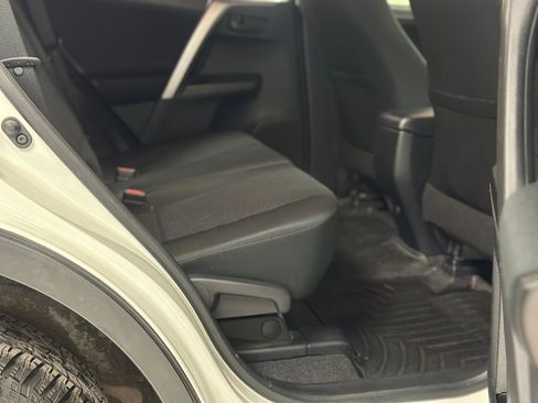 Used 2016 Toyota RAV4 LE image 19