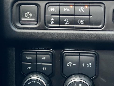 Used 2023 Chevrolet Tahoe Z71 w/ Luxury Package image 15