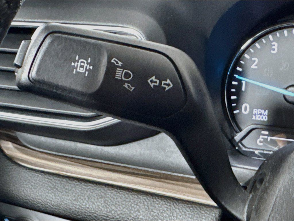 Used 2021 Ford Explorer Limited w/ Equipment Group 301A RWD image 13