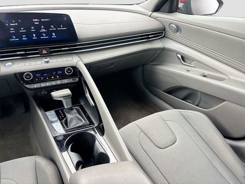Used 2025 Hyundai Elantra SEL image 23