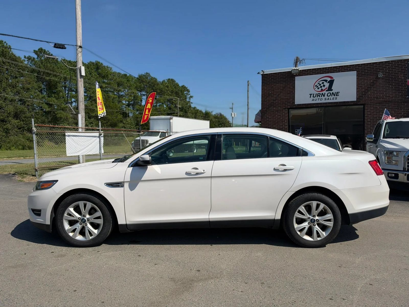 Used 2011 Ford Taurus SEL w/ 201A Rapid Spec Order Code AWD/4WD image 2