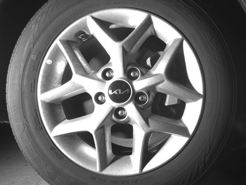 Used 2025 Kia Soul LX w/ LX Technology Package FWD image 13