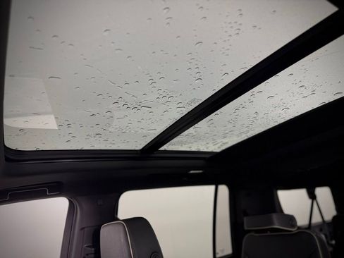 Used 2023 GMC Yukon XL SLT w/ SLT Premium Package image 28