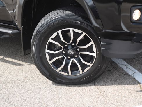 Used 2023 Toyota Tacoma TRD Sport w/ Advanced Technology Package image 30