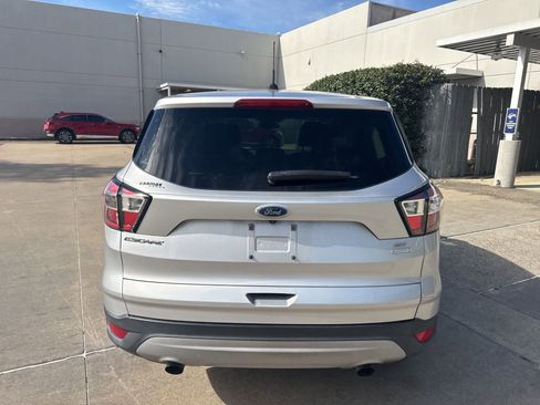 Used 2017 Ford Escape SE image 4