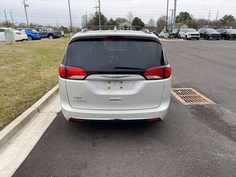 Used 2017 Chrysler Pacifica Touring-L Plus w/ Advanced Safetytec Group image 6