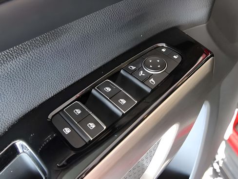 Used 2023 Nissan Pathfinder Platinum w/ Lighting Package (N93) FWD image 11