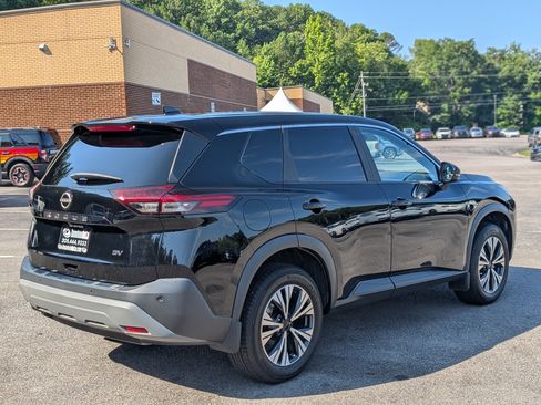Used 2023 Nissan Rogue SV FWD image 9