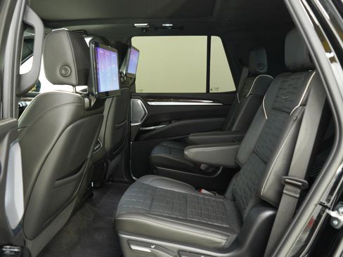 Used 2025 Cadillac Escalade Sport Platinum AWD/4WD image 18