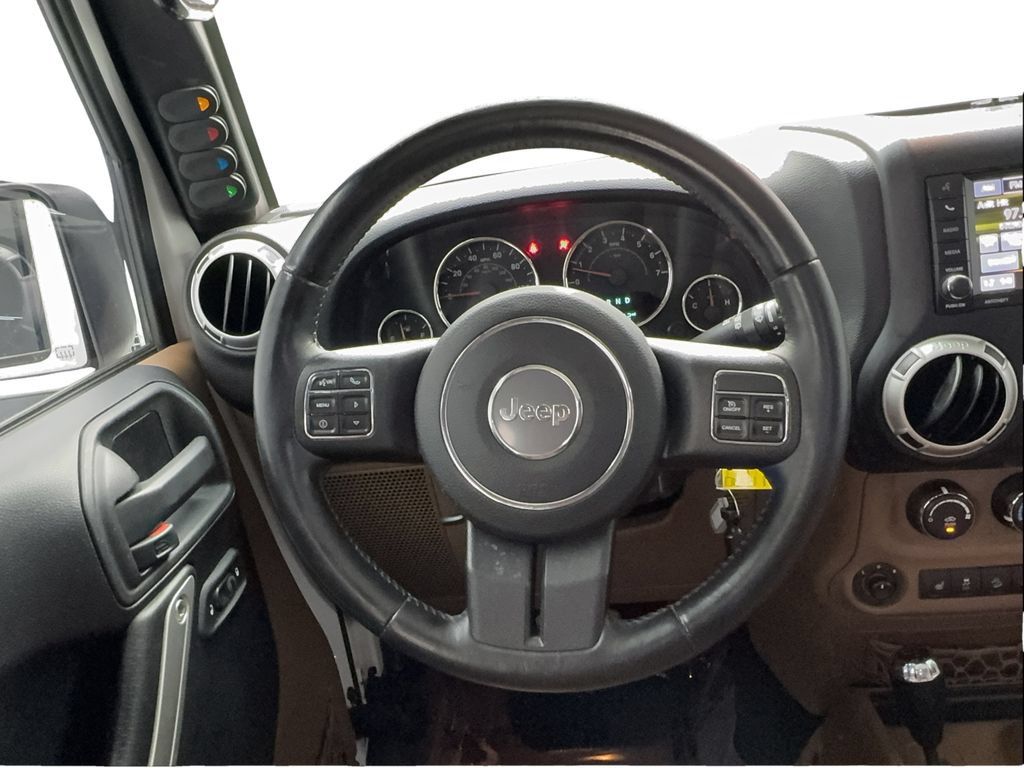 Used 2016 Jeep Wrangler Unlimited Rubicon w/ Connectivity Group AWD/4WD image 35