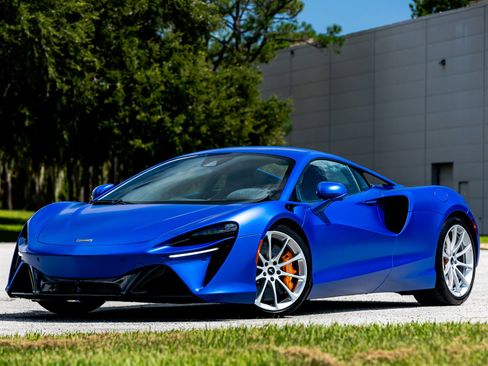 Used 2023 McLaren Artura PERFORMANCE image 9