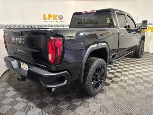 Used 2022 GMC Sierra 2500 Denali w/ Denali Black Diamond Edition AWD/4WD image 3