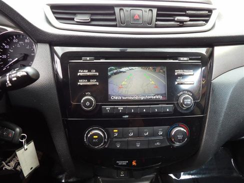 Used 2015 Nissan Rogue S image 17