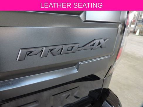 Used 2025 Nissan Frontier PRO-4X AWD/4WD image 18