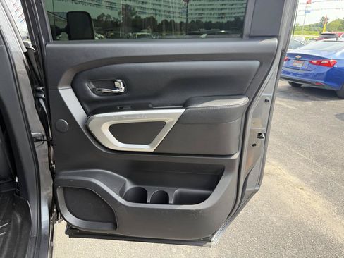 Used 2017 Nissan Titan PRO-4X AWD/4WD image 18
