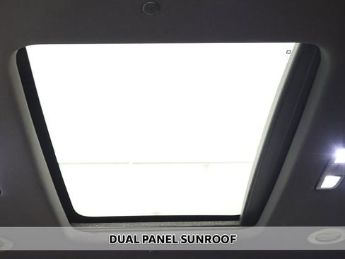 Used 2022 Buick Enclave Essence w/ Experience Buick Package image 4