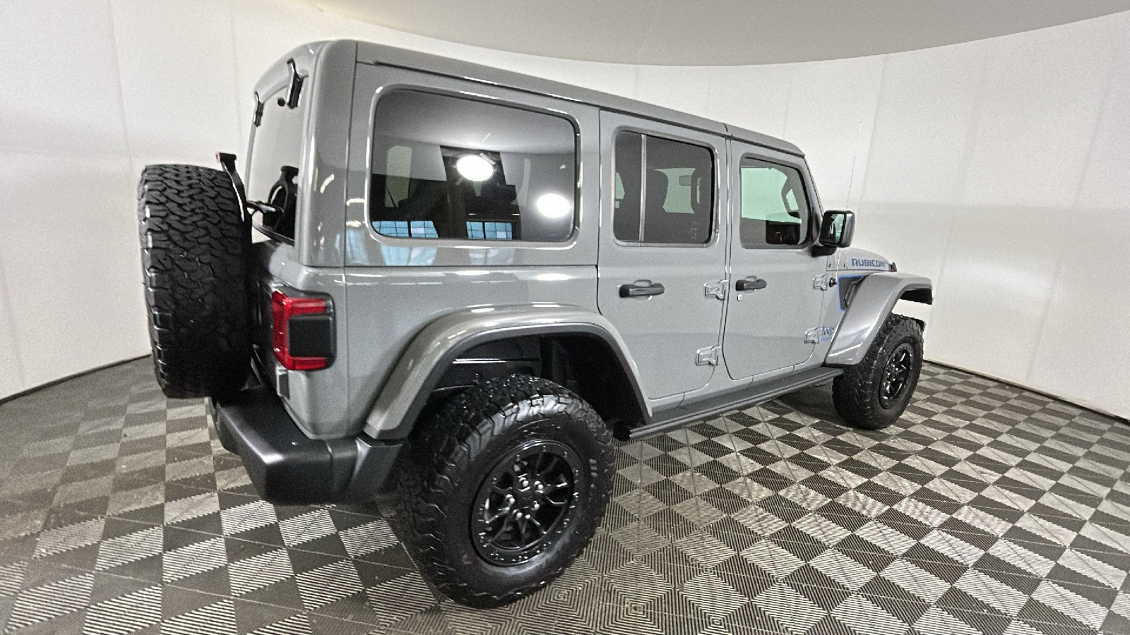 Used 2023 Jeep Wrangler Unlimited Rubicon 4xe AWD/4WD image 3
