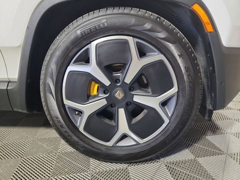 Used 2024 Rivian R1S Adventure AWD/4WD image 11