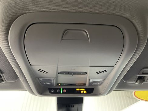 Used 2023 GMC Terrain SLT w/ Elevation Edition image 21