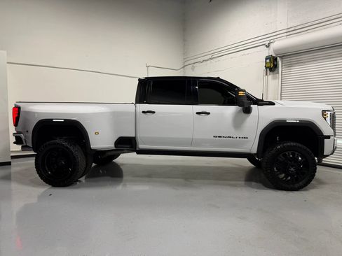 Used 2024 GMC Sierra 3500 Denali Ultimate image 20