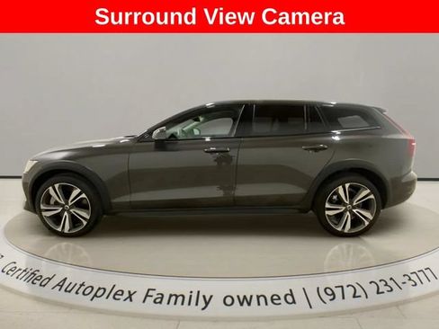 Used 2025 Volvo V60 B5 Cross Country Plus AWD/4WD image 2