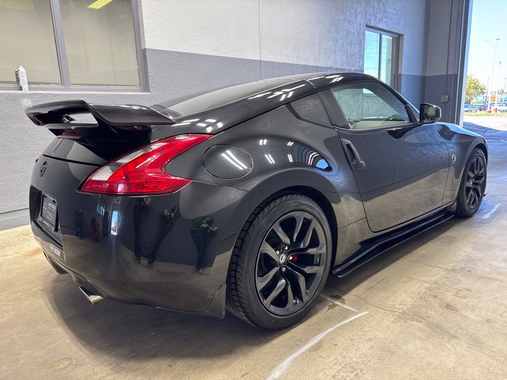 Used 2016 Nissan 370Z Coupe RWD image 3