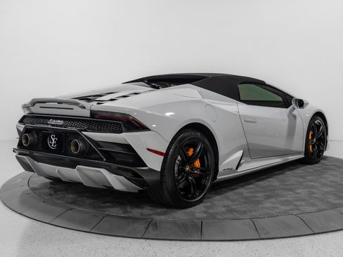 Used 2021 Lamborghini Huracan EVO RWD image 22