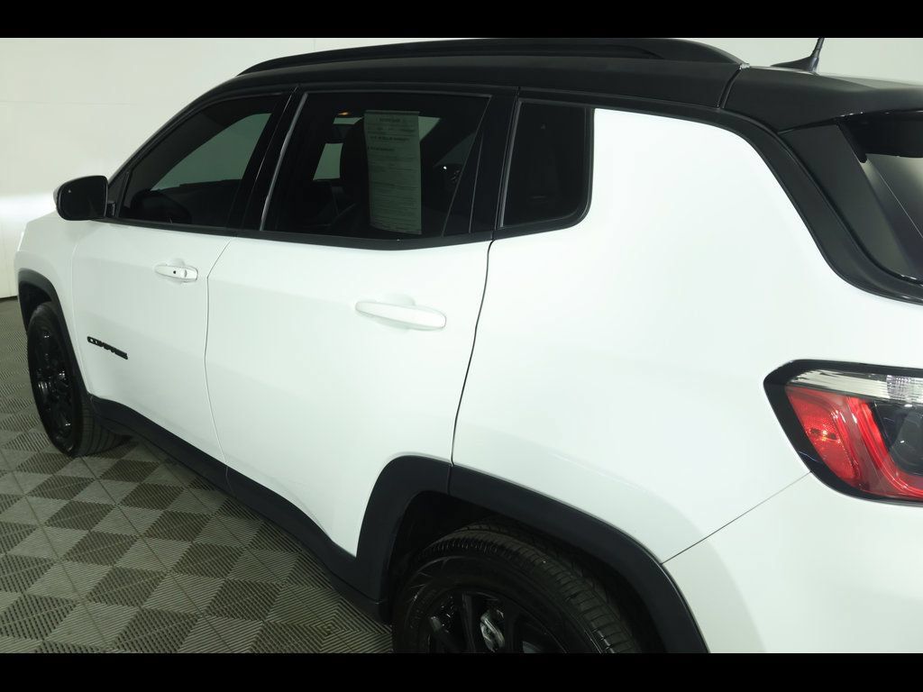 Used 2023 Jeep Compass Latitude w/ Convenience Group AWD/4WD image 17