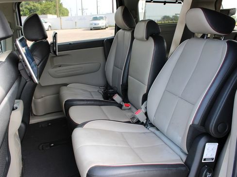 Used 2019 Kia Sedona EX FWD image 8