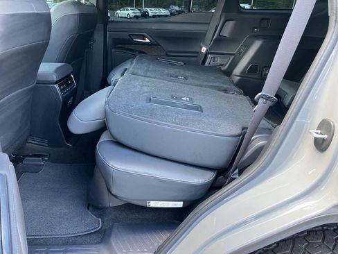 Used 2024 Lexus GX 550 w/ Accessory Package (31) AWD/4WD image 28