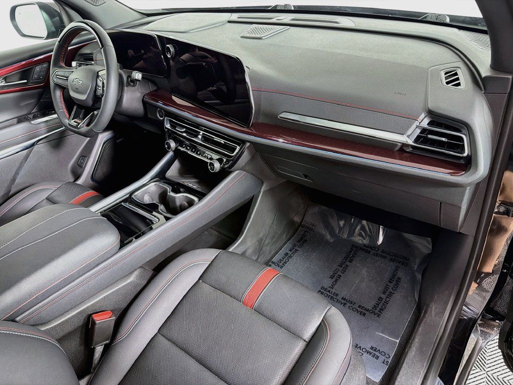 Used 2025 Chevrolet Traverse RS w/ LPO, Floor Liner Package AWD/4WD image 31