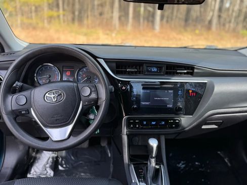 Used 2019 Toyota Corolla LE FWD image 17