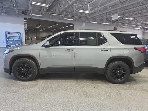 Used 2023 Chevrolet Traverse LT w/ Midnight/Sport Edition image 4