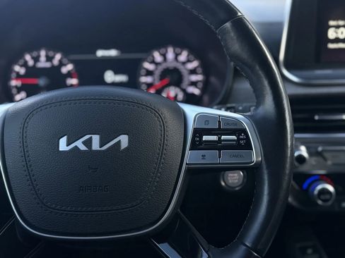 Used 2022 Kia Telluride SX w/ SX Prestige Package image 4