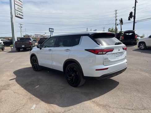 Used 2023 Mitsubishi Outlander SE Black Edition image 5