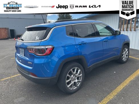 Used 2022 Jeep Compass Latitude w/ Sun and Sound Group AWD/4WD image 9