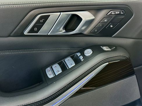 Used 2023 BMW X7 xDrive40i image 25