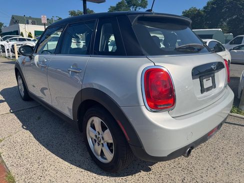 Used 2017 MINI Cooper 4-Door Hardtop image 4