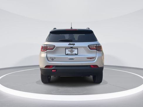 Used 2025 Jeep Compass Trailhawk AWD/4WD image 6