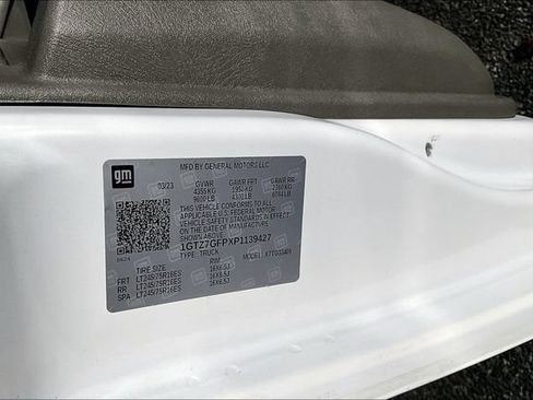 Used 2023 GMC Savana 3500 w/ Driver Convenience Package RWD image 21