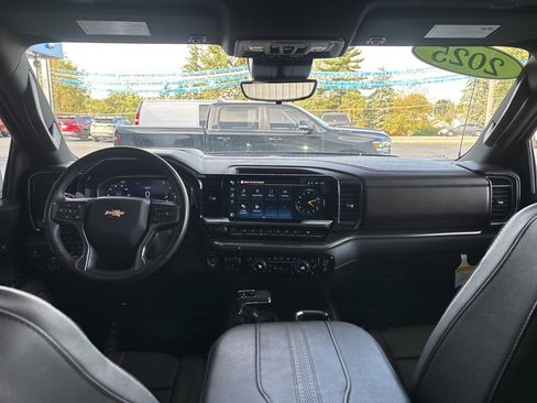 Used 2025 Chevrolet Silverado 1500 High Country w/ Technology Package image 29